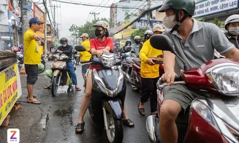 Cảnh vắng vẻ lạ thường tại phố cá lóc nướng TP.HCM ngày vía Thần Tài