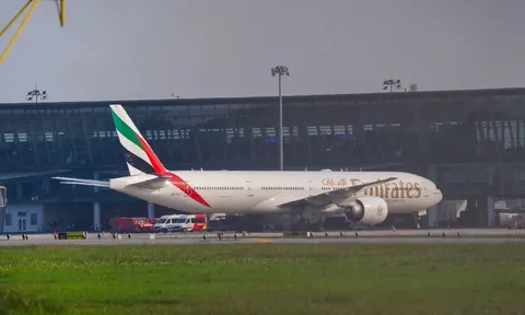 Cận cảnh máy bay 'nhà giàu' Trung Đông tránh chiến sự ở Nội Bài