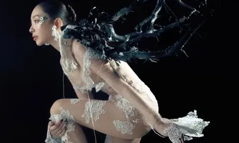 Mốt 'khỏa thân' của Tóc Tiên ngày càng táo bạo