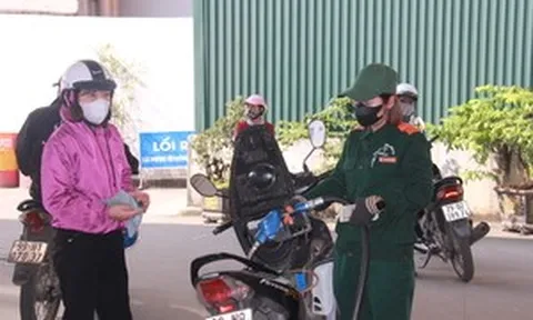 Dẹp điểm bán xăng tự phát, người dân không còn mua tích trữ