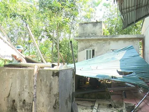 Thanh Hóa: Lốc xoáy làm tốc mái nhà khiến hai mẹ con thương vong