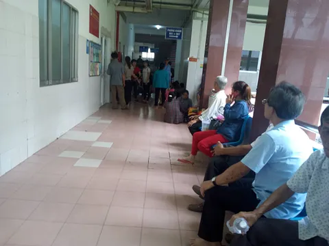 Ngộ độc khí gas, hàng chục công nhân Cần Thơ nhập viện cấp cứu