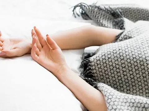 Nguy hiểm “chết người” khi ngủ trùm chăn kín đầu
