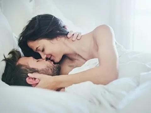Phụ nữ ơi! Đừng cố gắng che đậy khao khát của bản thân nữa...