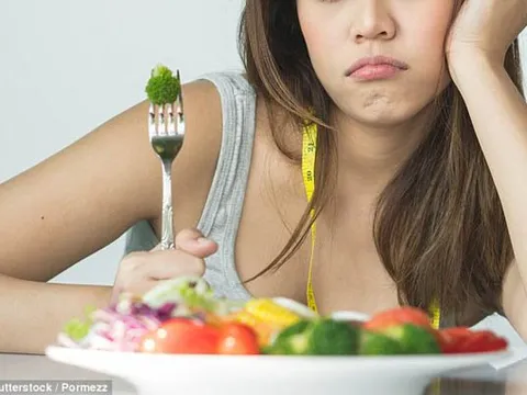 Lý do khiến bạn giảm cân thất bại khi `càng ăn kiêng càng tăng cân`