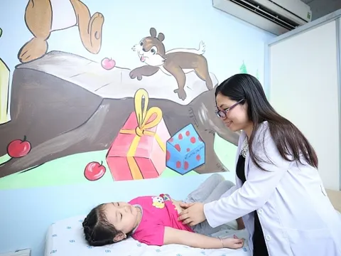 'Chữa' lùn bằng cách tiêm hormone tăng trưởng, bé trai tăng 12 cm sau một năm