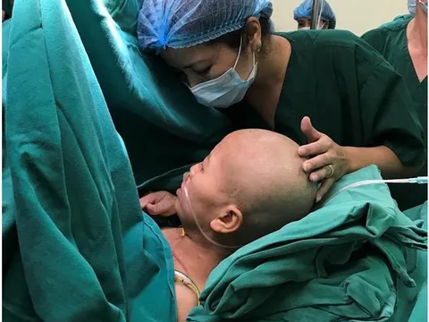 Người mẹ ung thư giai đoạn cuối đang nguy kịch, vẫn ao ước được gặp con một lần
