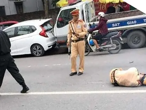 Hà Nội: Nam thanh niên tông gục CSGT đang làm nhiệm vụ