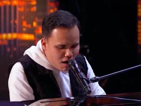 Cậu bé tự kỷ chinh phục nút vàng đầu tiên American Got Talents 2019: Âm nhạc cứu rỗi cuộc đời 