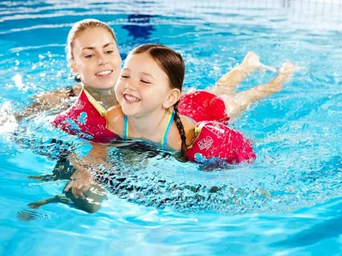 Học bơi để mỗi người tự vượt qua hiểm họa