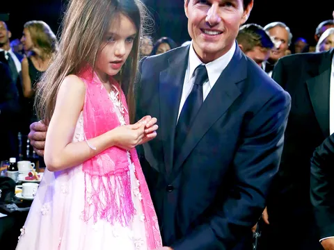 Thực hư thông tin Katie thú nhận Suri không phải con ruột của Tom Cruise