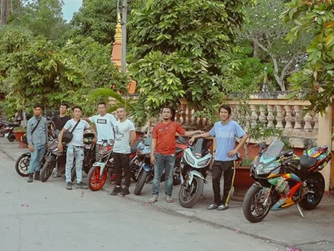 Nhóm phượt thủ trẻ vượt 330 km, dọn hàng trăm cân rác để truyền thông điệp ‘Save our seas’