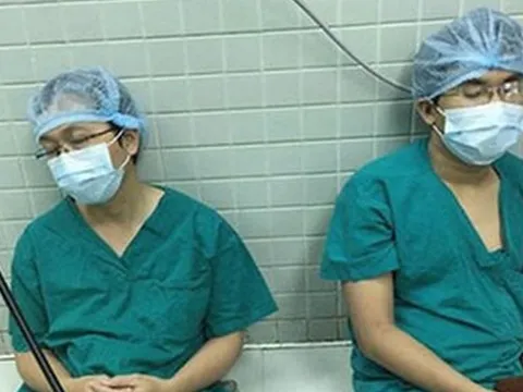 Bác sĩ - nghề 'làm dâu trăm họ' và nỗi lòng không ai thấu