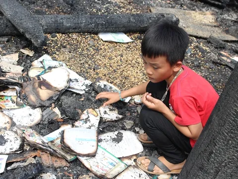 Sét đánh nhà cháy rụi, gia đình 5 người lâm cảnh khốn cùng