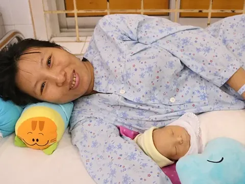 Hành trình 6 y bác sĩ vượt biển ra đảo Bạch Long Vĩ cấp cứu cho sản phụ nguy kịch