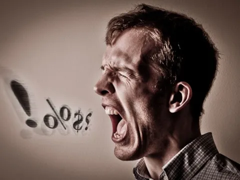 Nghiên cứu: Chửi thề và 'buôn dưa' là thói quen cực tốt cho sức khỏe
