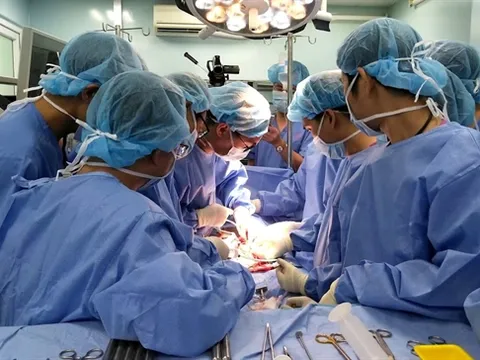 Kỹ thuật mới giúp quý ông 'yêu' lại sau 10 năm 'bất lực'
