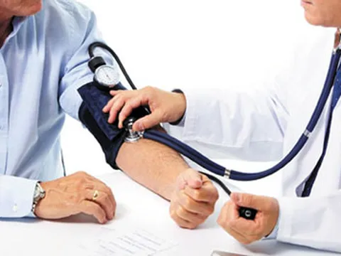 Người bị cao huyết áp và cách chữa tại nhà