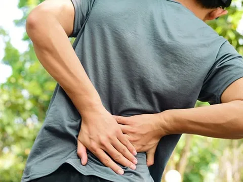 Bạn bị đau lưng? Hãy thử ngay bài tập của bác sĩ phẫu thuật nổi tiếng thế giới này