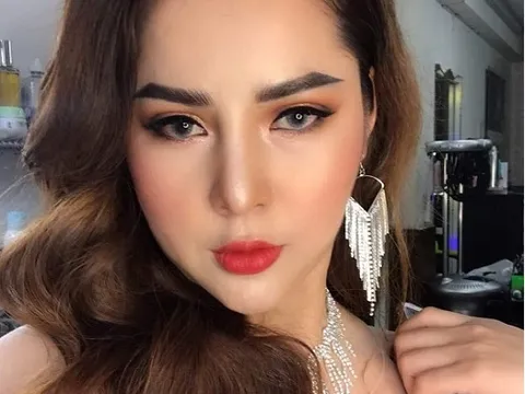 Xây dựng thương hiệu từ hai bàn tay trắng