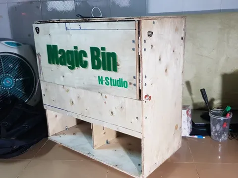 Ám ảnh thực trạng rác thải nhựa, nhóm sinh viên sáng chế thùng rác thông minh bảo vệ môi trường