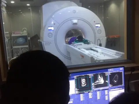 Bệnh viện Việt Đức ứng dụng máy chụp mạch số hóa xóa nền, đột phá trong khám chữa bệnh tim mạch