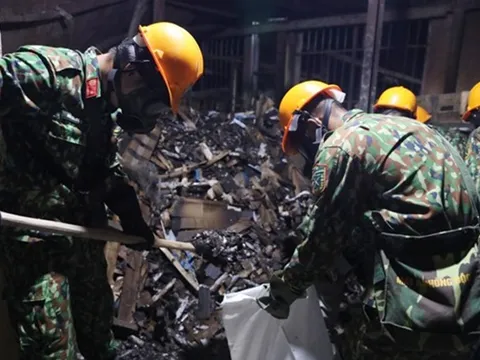 Vụ cháy Rạng Đông: Binh chủng Hóa học rải hơn 3,7 tấn hóa chất chống phát tán thủy ngân 