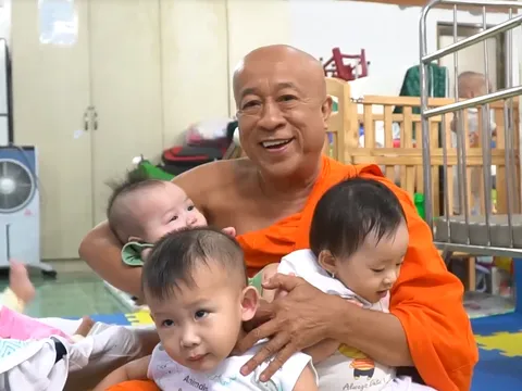 245 đứa trẻ mồ côi và tấm lòng nhân ái bao la của vị hòa thượng