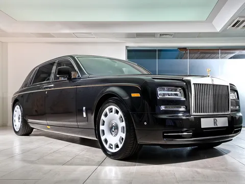 Shipper `số nhọ` bị phạt đền tiền tỷ vì ...`lỡ` đụng móp xế khủng Rolls-Royce Phantom