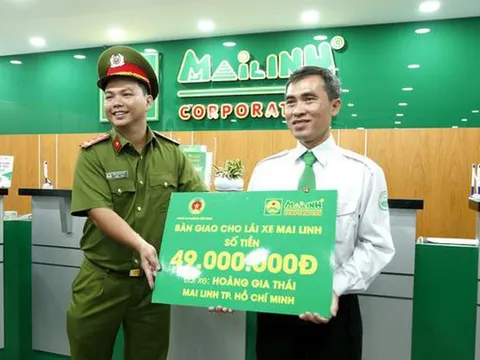 Nhặt được tiền mang trả, người đàn ông được 'tặng' lại 49 triệu đồng vì không tìm ra chủ nhân