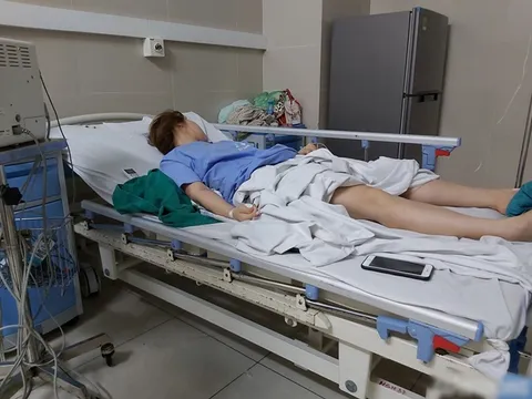 Nâng ngực bằng mỡ tự thân, cô gái 3 lần ngất xỉu rồi co giật mới được đưa đi viện