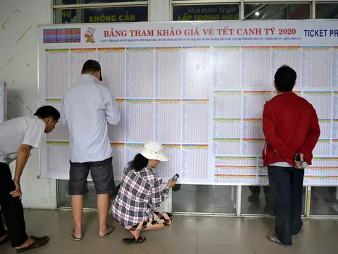 Vé tàu tết: Chưa kịp mua đã hết hoặc vé trong tình trạng `đang giao dịch`