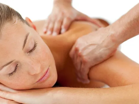 Điều trị bệnh xương khớp an toàn và hiệu quả bằng phương pháp mát xa bấm huyệt