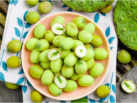 Công dụng thần kỳ của hạt sen với sức khỏe và sắc đẹp chị em
