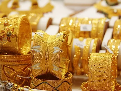 Giá vàng ngày 25/10: Đồng USD giảm mạnh hỗ trợ giá vàng đạt đỉnh