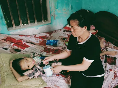 Hành trình 10 tháng giành lại sự sống của chàng trai 18 tuổi chỉ nặng 25kg vì hỏng toàn bộ phổi
