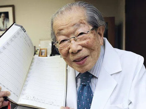 Bác sĩ Nhật 105 tuổi tiết lộ 5 bí quyết sống khỏe, thú vị nhất là 'liệu pháp thú cưng'