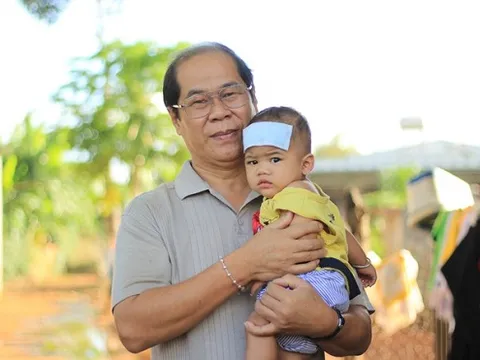 Việc làm thiện nguyện của người đàn ông độc thân làm `cha` của 106 đứa trẻ mồ côi