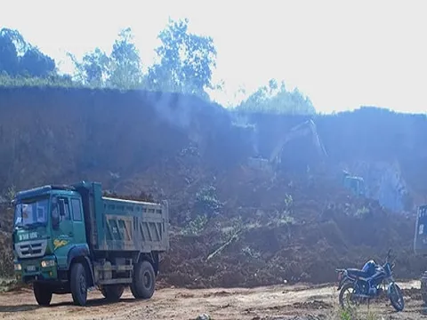 Yên Bái: Khai thác không phép, vì sao chính quyền huyện vẫn để yên?