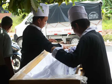 Cảm phục những người bỏ tiền túi làm đám tang miễn phí cho dân nghèo