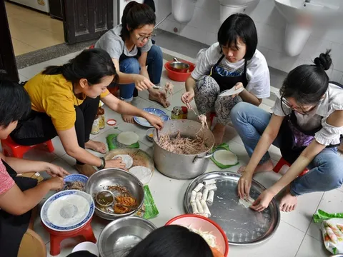 Bí quyết 'làm từ thiện sáng tạo' của chàng trai đứng sau những bữa ăn miễn phí cho trẻ em nghèo