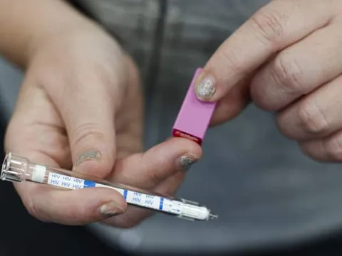 Sau vụ cắt đôi que thử HIV, viêm gan B, người dân chọn mua que test tại nhà và nỗi lo kết quả