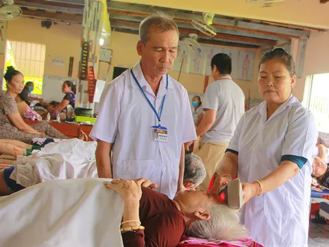 Ấm lòng ghé thăm `bệnh viện tình thương` khám và điều trị miễn phí cho người nghèo