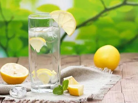 Bất ngờ 15 công dụng phòng chữa bệnh của nước chanh ấm, ai cũng có thể hưởng lợi