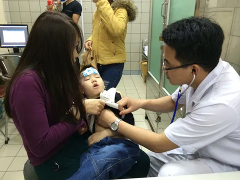 Dấu hiệu nhận biết viêm phổi diễn biến nặng, cần nhập viện sớm