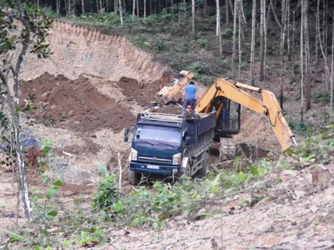 Hòa Bình: Những quả đồi bị đào khoét vô tội vạ bất chấp chính quyền xã, huyện