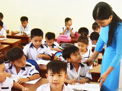 Cô giáo bám đảo 25 năm: 'Chính ánh mắt bọn trẻ đã níu tôi ở lại'