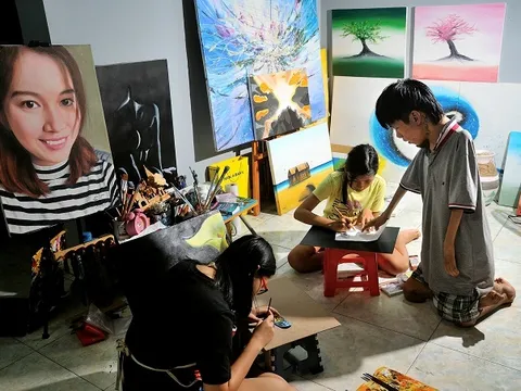 Chàng họa sĩ khuyết tật truyền cảm hứng hàng triệu người nhờ tài năng và nghị lực phi thường