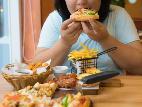 Thói quen ăn uống gây ung thư [6]: Ung thư vú trực chờ do sở thích ăn nhiều dầu mỡ