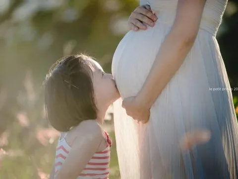 Học lỏm mẹo trị rạn da cho bà bầu cực hiệu nghiệm của các 'hot mom'